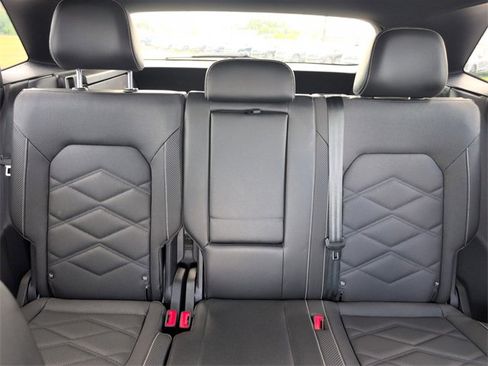 Used 2024 Volkswagen Atlas Cross Sport SE image 22