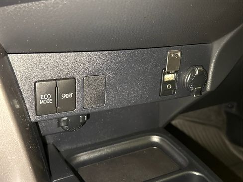 Used 2017 Toyota RAV4 LE image 28