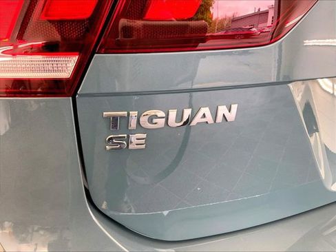 Used 2021 Volkswagen Tiguan SE w/ Panoramic Sunroof Package AWD/4WD image 18