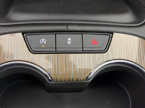 Certified 2023 GMC Acadia SLE image 25