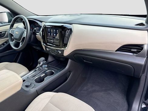 Used 2023 Chevrolet Traverse LS image 30