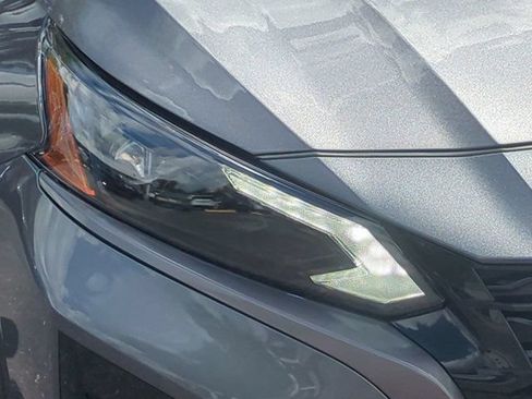 Used 2025 Nissan Altima 2.5 SV FWD image 9