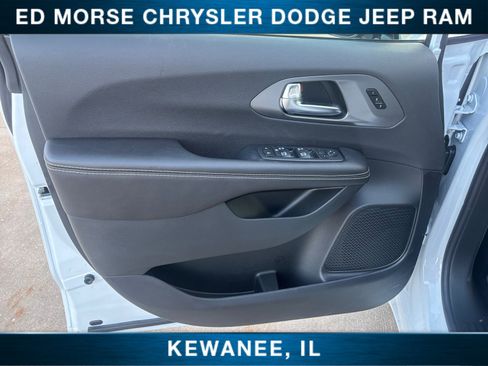 New 2026 Chrysler Pacifica Select image 23