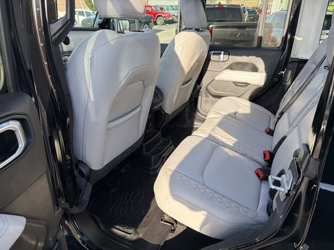 Used 2021 Jeep Wrangler Unlimited Sahara image 17
