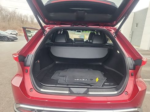 Used 2022 Toyota Venza Limited image 34