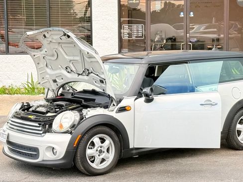Used 2011 MINI Cooper Clubman FWD image 14