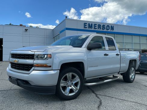 Used 2017 Chevrolet Silverado 1500 Custom w/ Custom Convenience Package AWD/4WD image 1