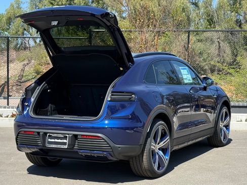 Used 2025 Porsche Macan Electric image 32