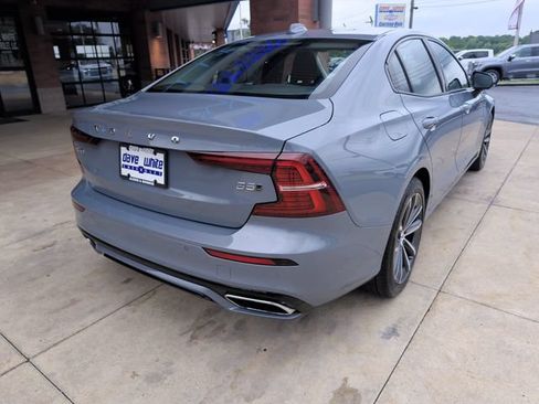 Used 2022 Volvo S60 B5 Momentum AWD/4WD image 9