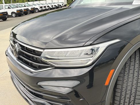 Used 2022 Volkswagen Tiguan SE R-Line AWD/4WD image 8