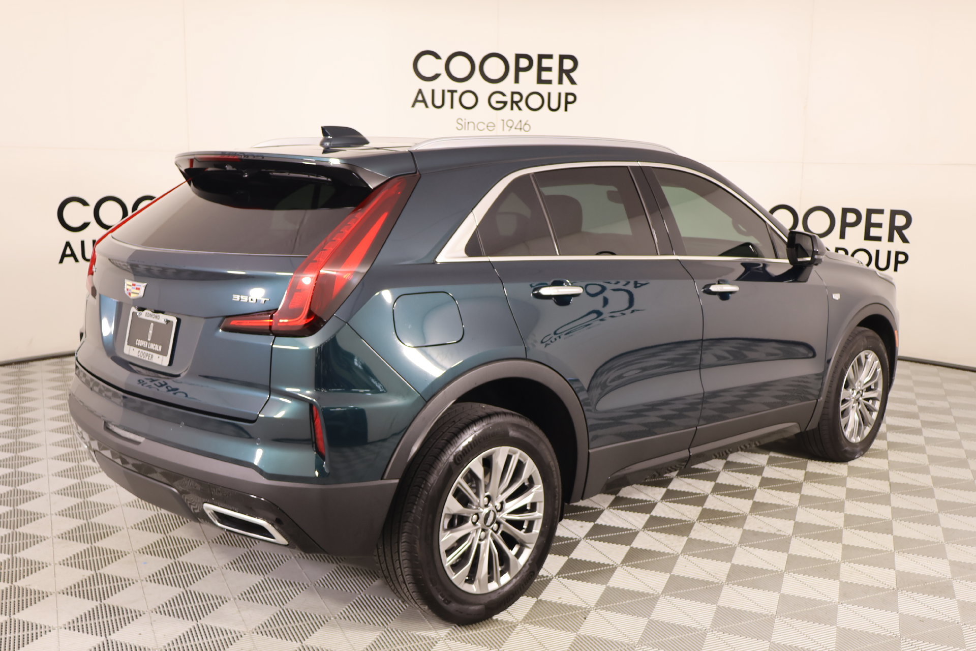 Used 2024 Cadillac XT4 Premium Luxury w/ Active Safety Package FWD image 22