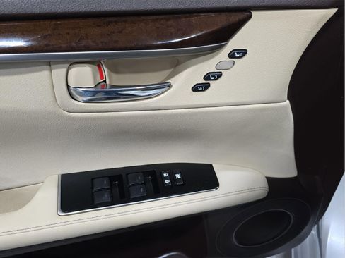 Used 2016 Lexus ES 350 w/ Luxury Package w/Wood Trim image 9