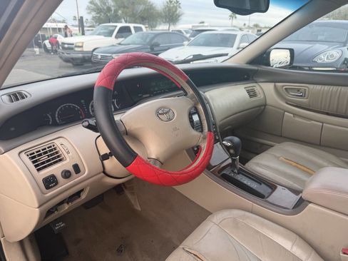 Used 2002 Toyota Avalon XLS image 16