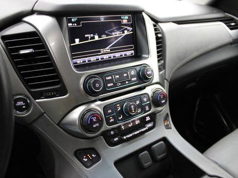 Used 2017 Chevrolet Suburban LT image 27