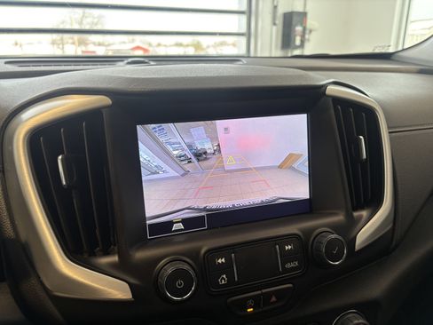 Used 2024 GMC Terrain SLT w/ Infotainment Package II image 13