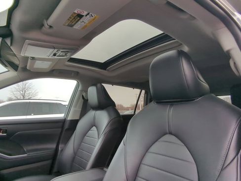 Certified 2021 Toyota Highlander XLE image 10
