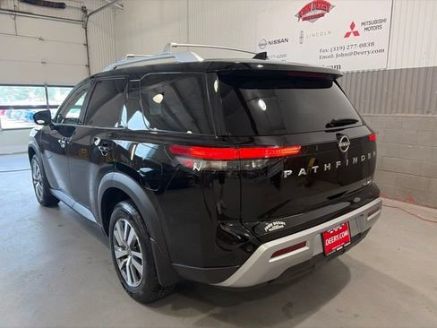 Used 2023 Nissan Pathfinder SL AWD/4WD image 8