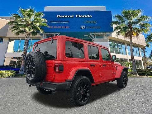 Certified 2025 Jeep Wrangler Unlimited Sahara w/ Safety Group AWD/4WD image 5