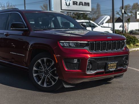 Used 2021 Jeep Grand Cherokee L Overland w/ Advanced Protech Group III image 3