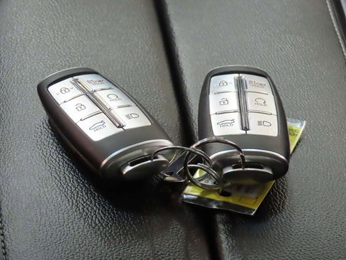 Used 2024 Genesis G80 2.5T image 17