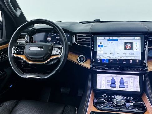 Used 2022 Jeep Grand Wagoneer Series III image 4