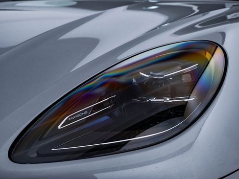 Certified 2025 Porsche Macan image 7