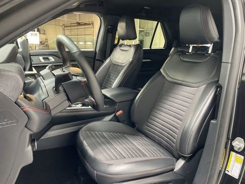 Used 2025 Ford Explorer ST-Line image 11