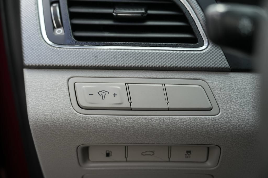 Used 2017 Hyundai Sonata SE FWD image 43