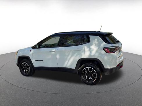 Used 2025 Jeep Compass Trailhawk image 11