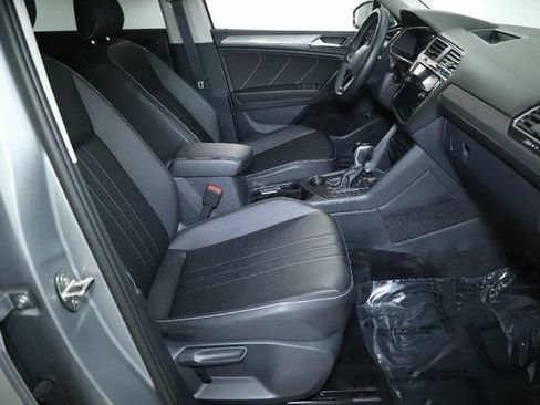 Certified 2024 Volkswagen Tiguan SE AWD/4WD image 37