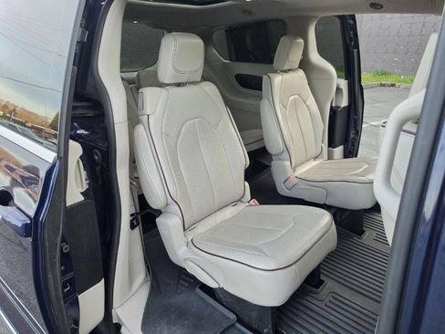 Used 2017 Chrysler Pacifica Limited w/ UConnect Theater Package FWD image 53