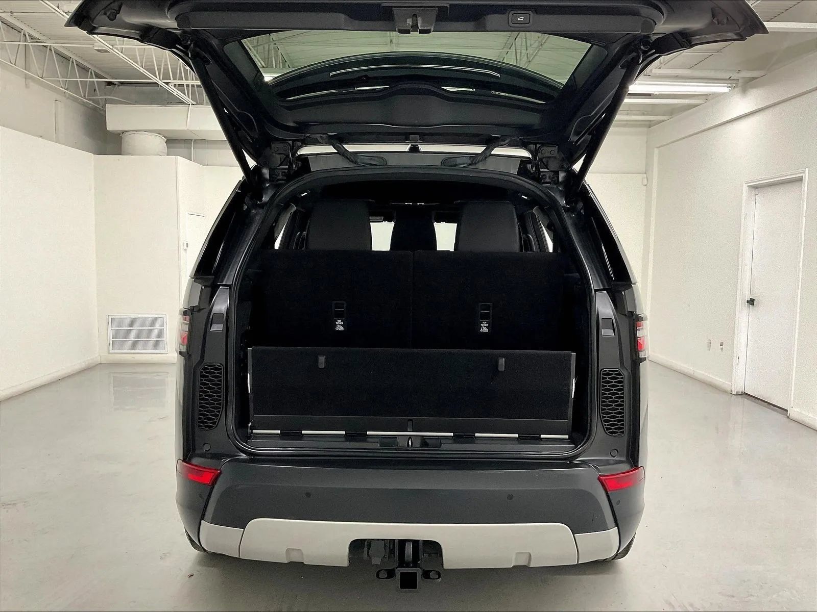 Used 2019 Land Rover Discovery HSE AWD/4WD image 48
