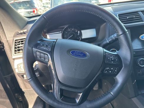 Used 2017 Ford Explorer XLT w/ Equipment Group 202A image 11