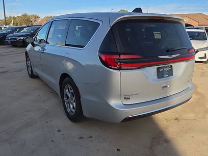 Used 2024 Chrysler Pacifica Limited