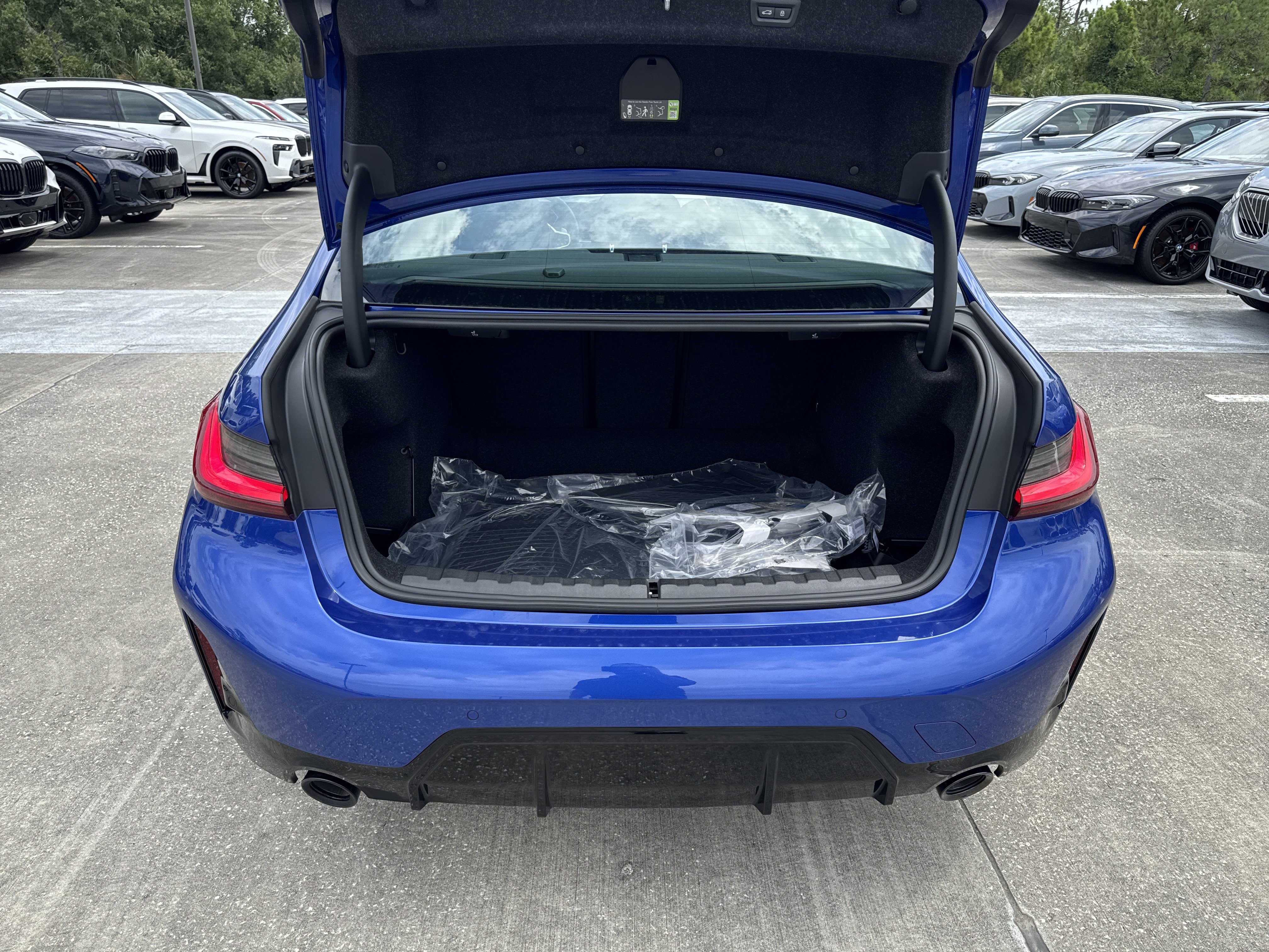 New 2026 BMW 330i Sedan w/ M Sport Package RWD image 12