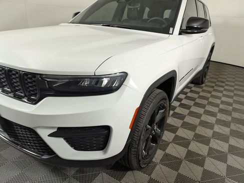 Certified 2024 Jeep Grand Cherokee Altitude image 15