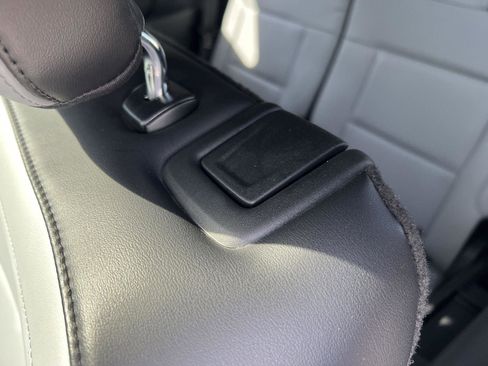 Used 2021 Ford Explorer XLT w/ Equipment Group 202A AWD/4WD image 48