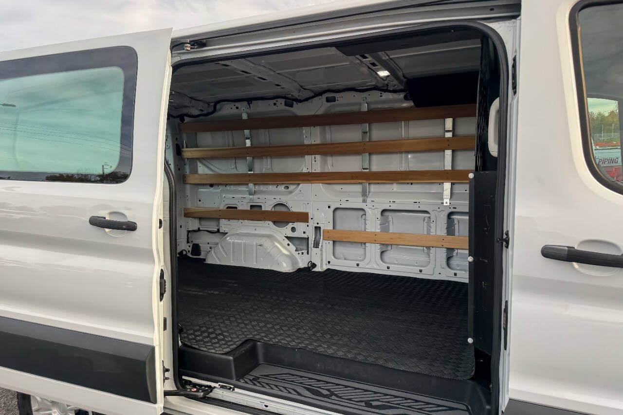 Used 2025 Ford Transit 250 Low Roof RWD image 12