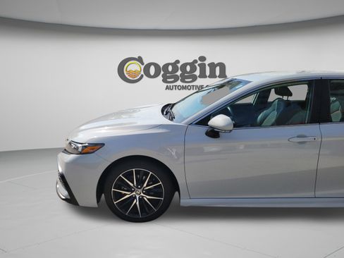 Used 2024 Toyota Camry SE FWD image 29