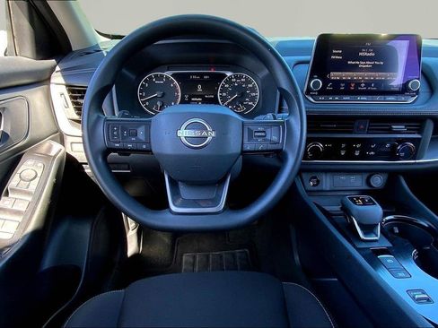 Used 2025 Nissan Rogue S image 8