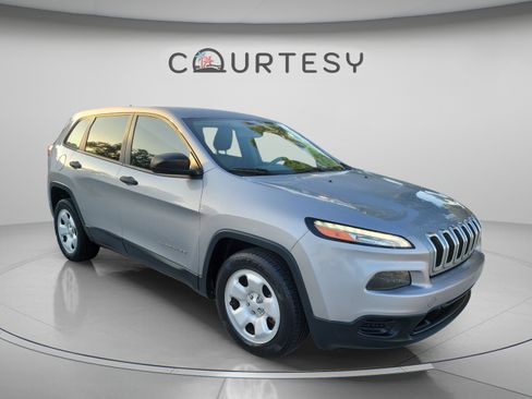 Used 2015 Jeep Cherokee Sport FWD image 5