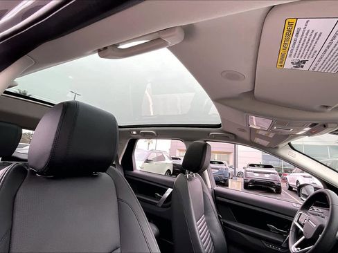 Used 2025 Land Rover Discovery Sport S image 25