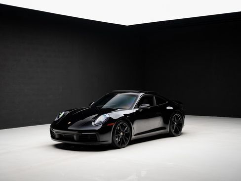 Used 2024 Porsche 911 Carrera 4 AWD/4WD image 4