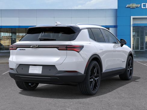New 2026 Chevrolet Equinox EV LT w/ LPO, Blackout Package FWD image 4