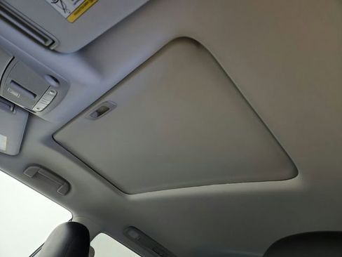 Used 2024 Nissan Armada SL image 19