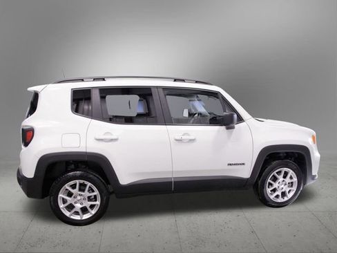 Used 2022 Jeep Renegade Latitude w/ Sun/Sound Group image 8