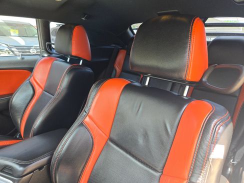 Used 2019 Dodge Challenger R/T w/ Driver Convenience Group RWD image 9