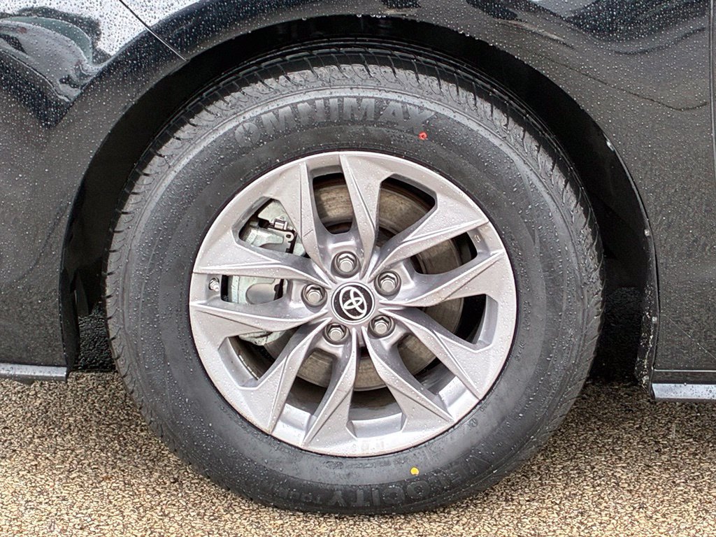 Used 2023 Toyota Sienna XLE FWD image 9
