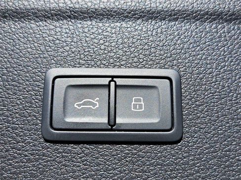 Used 2023 Audi Q5 2.0T Premium w/ Convenience Package image 13