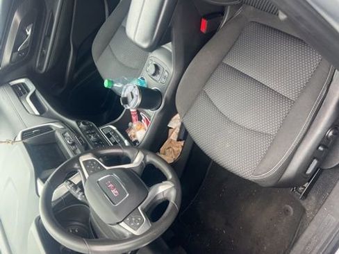 Used 2022 GMC Terrain SLE w/ Driver Convenience Package image 8